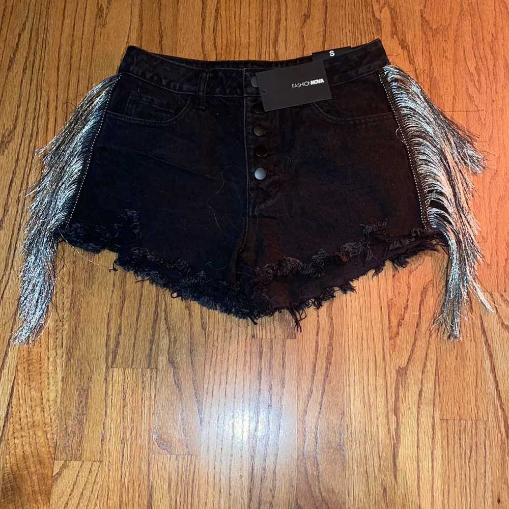 Fashion Nova Shorts ( BRAND NEW)
